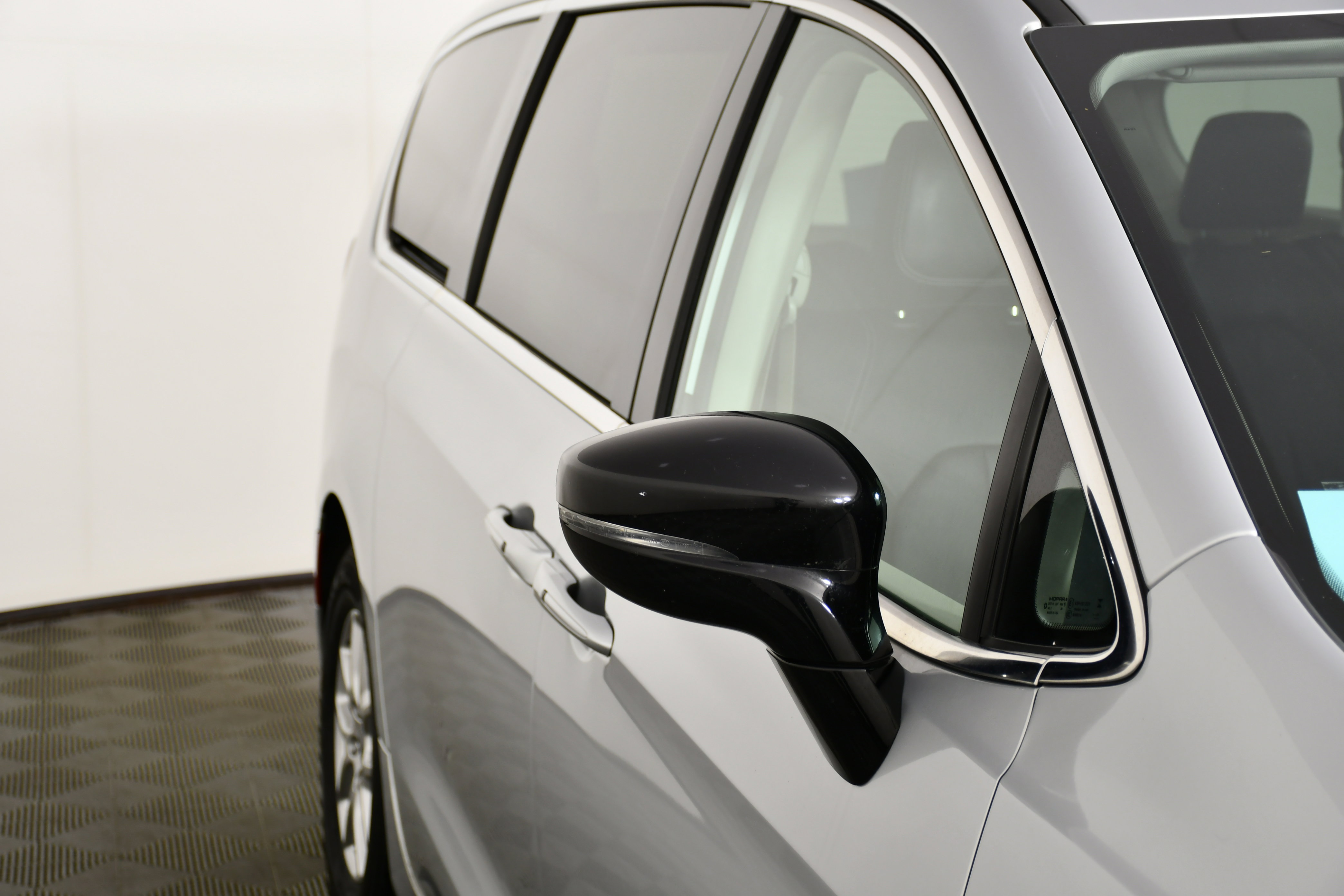 Used 2024 Chrysler Pacifica Touring-L image 14