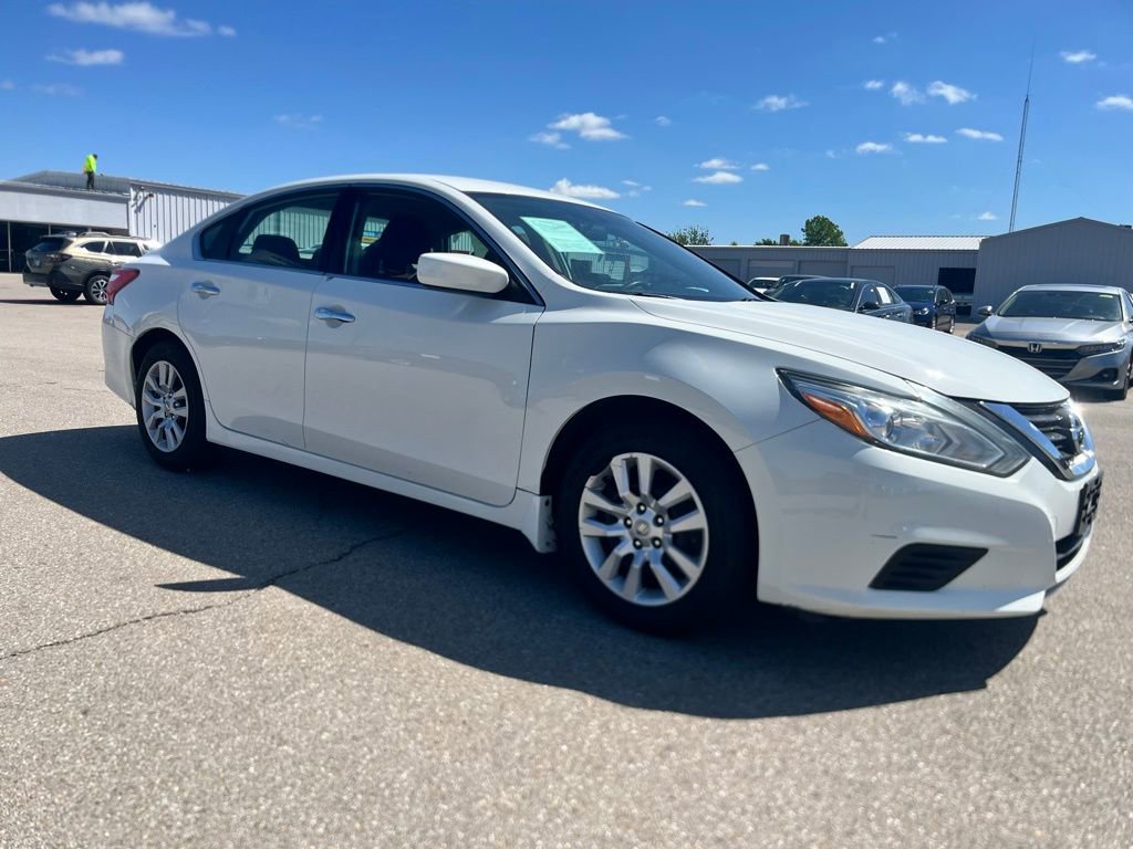 Used 2016 Nissan Altima 2.5 S w/ Power Driver Seat Package FWD image 4