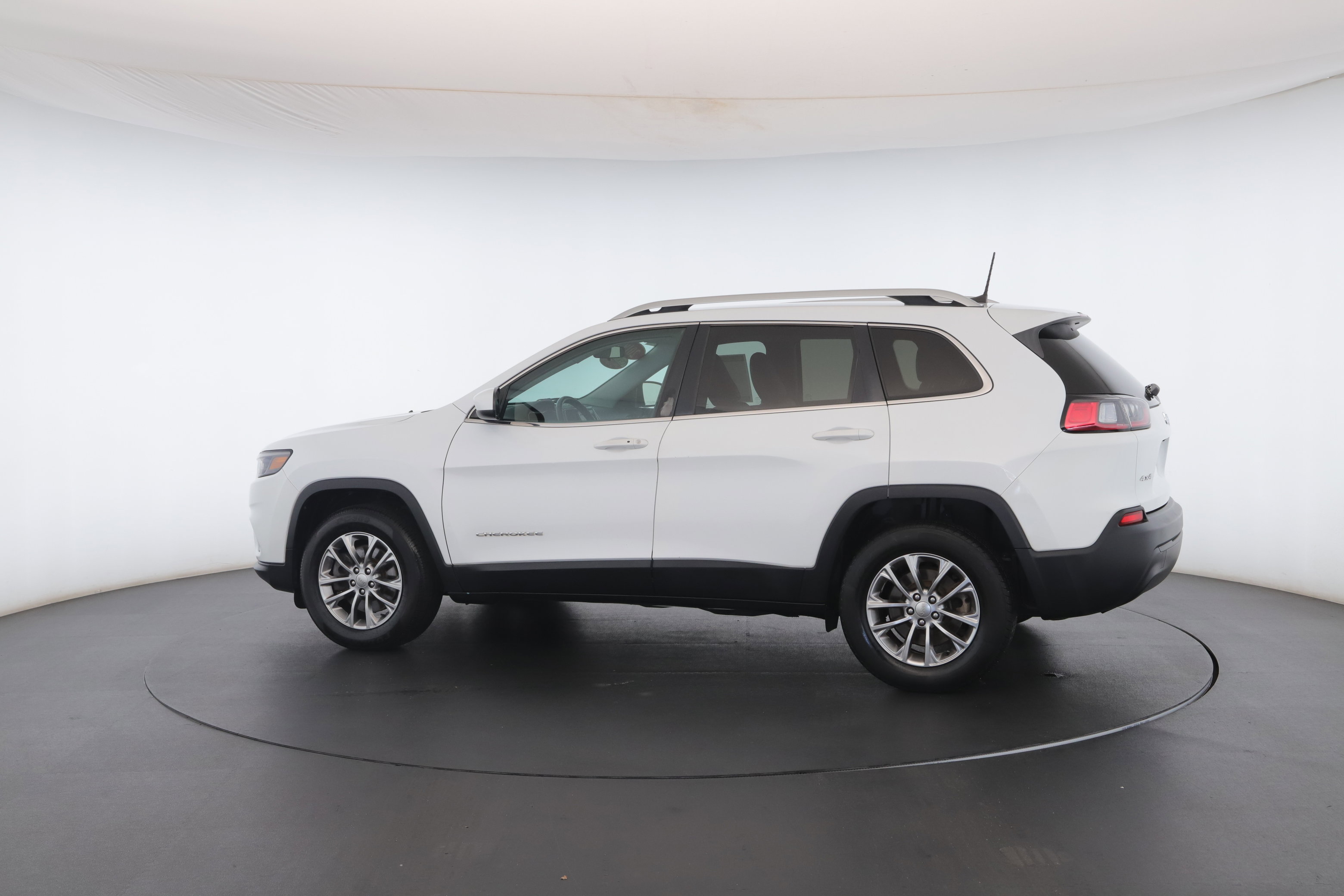 Used 2019 Jeep Cherokee Latitude Plus image 18