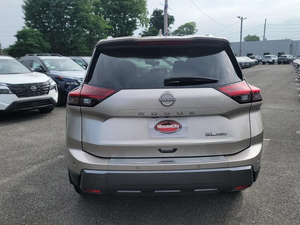 Used 2024 Nissan Rogue SL AWD/4WD image 8