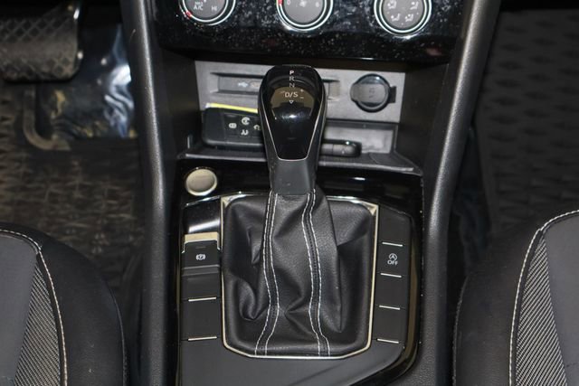 Used 2023 Volkswagen Taos SE w/ Panoramic Sunroof Package image 13