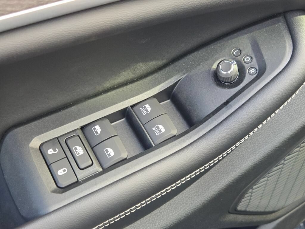 New 2026 Jeep Grand Cherokee Altitude AWD/4WD image 24