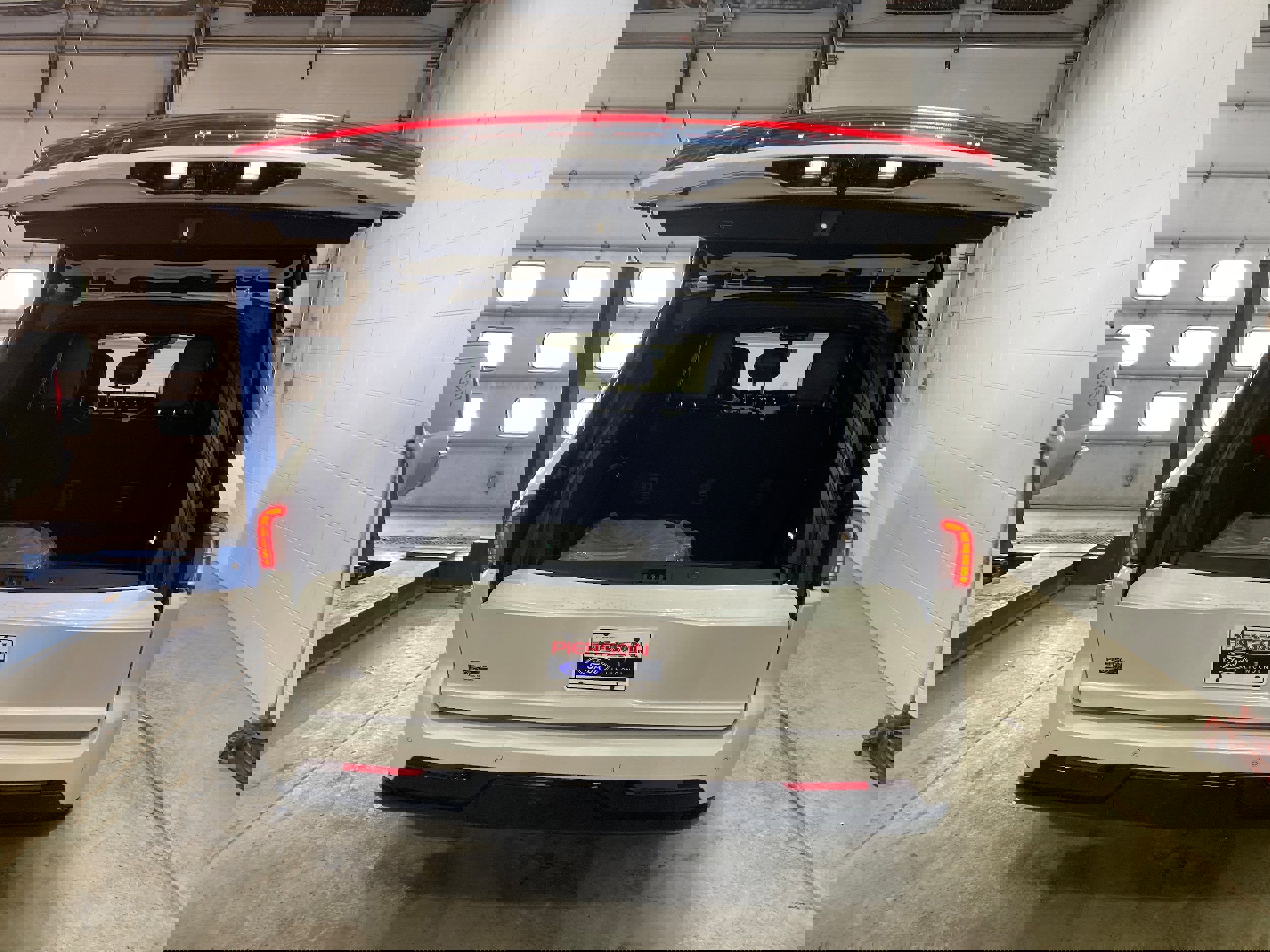 Used 2025 Lincoln Navigator L Reserve w/ Jet Appearance Package image 16