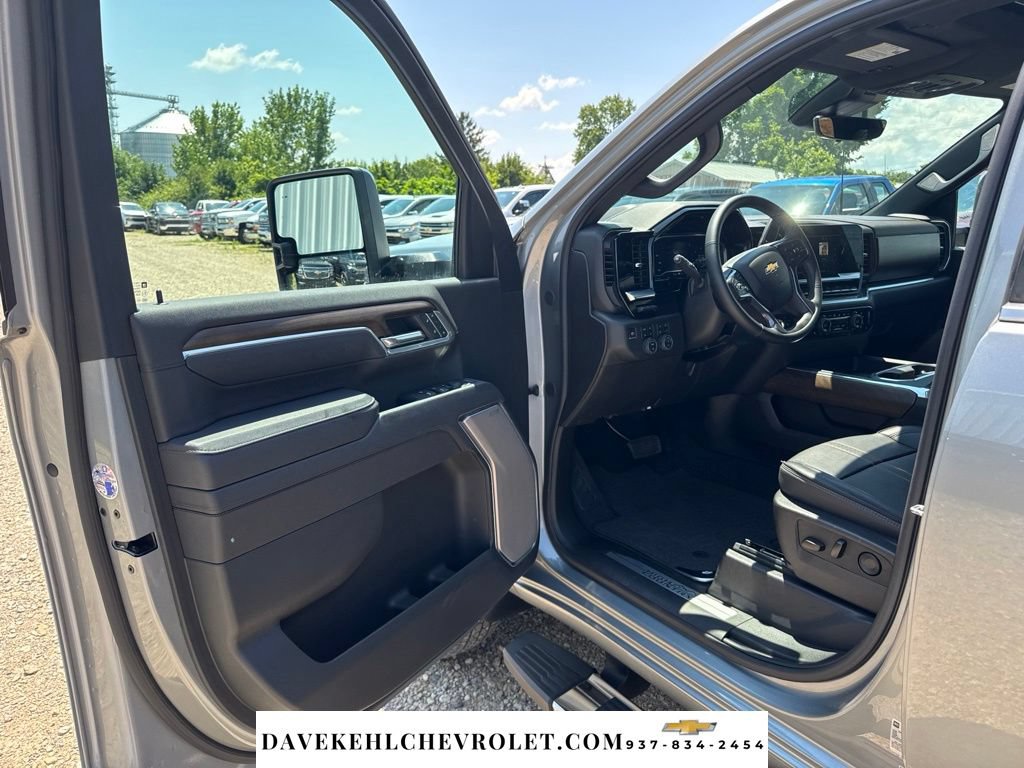 Used 2025 Chevrolet Silverado 3500 High Country w/ High Country Premium Package AWD/4WD image 16
