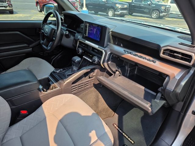 Used 2024 Toyota Tacoma SR5 AWD/4WD image 40