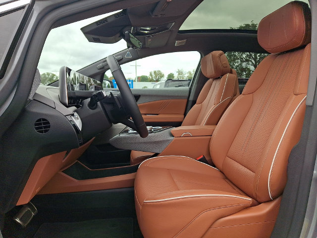 Certified 2025 Cadillac Optiq Luxury 2 AWD/4WD image 12