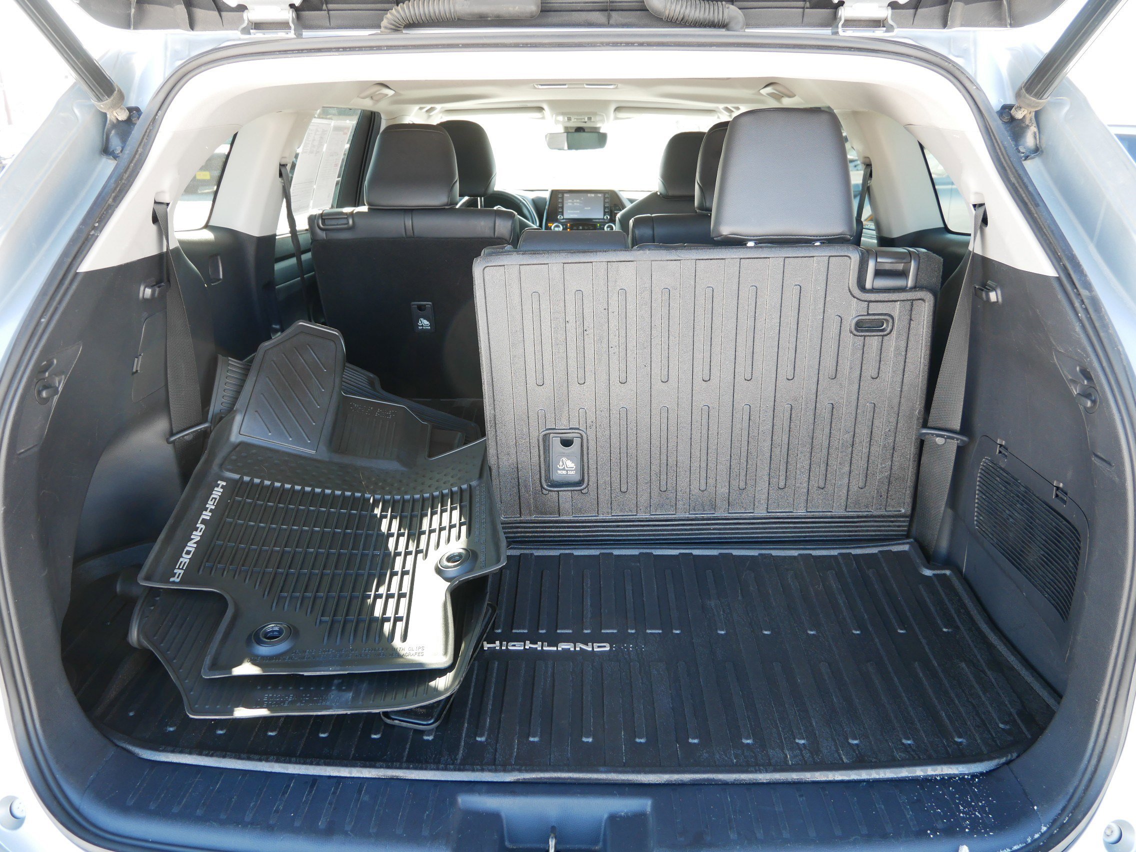 Used 2020 Toyota Highlander XLE image 18