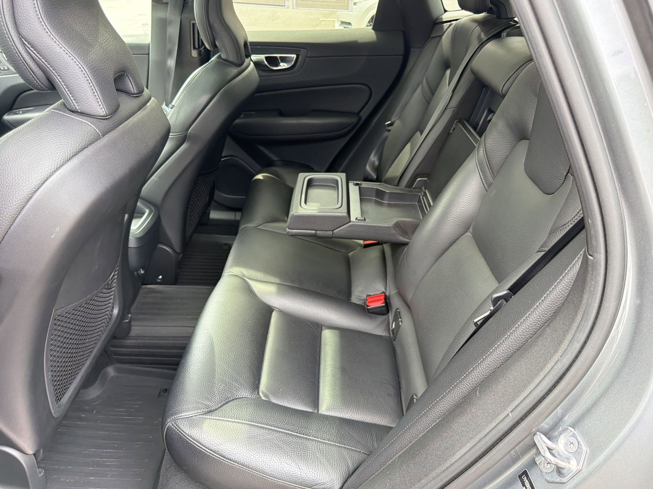 Used 2019 Volvo XC60 T5 Momentum w/ Premium Package FWD image 15