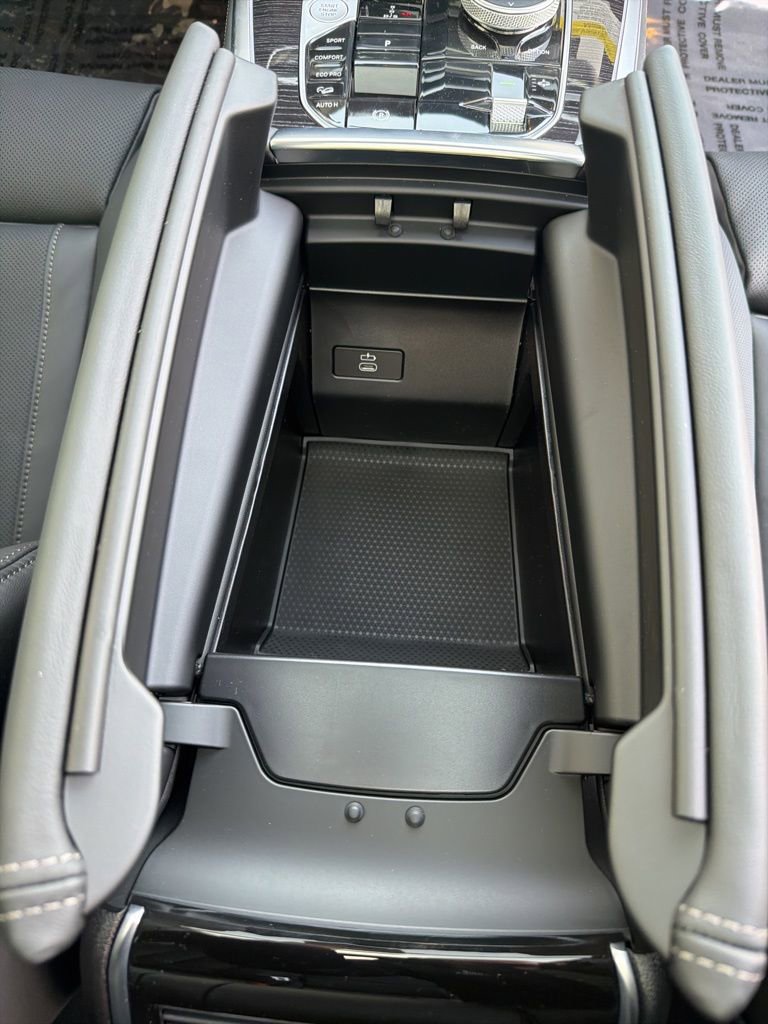 New 2026 BMW X7 M60i w/ Climate Comfort Package image 39