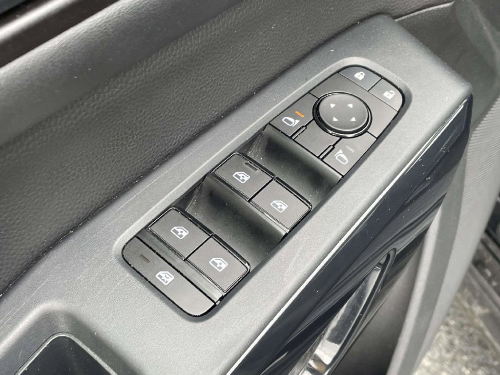 Used 2024 Nissan Pathfinder SV AWD/4WD image 23