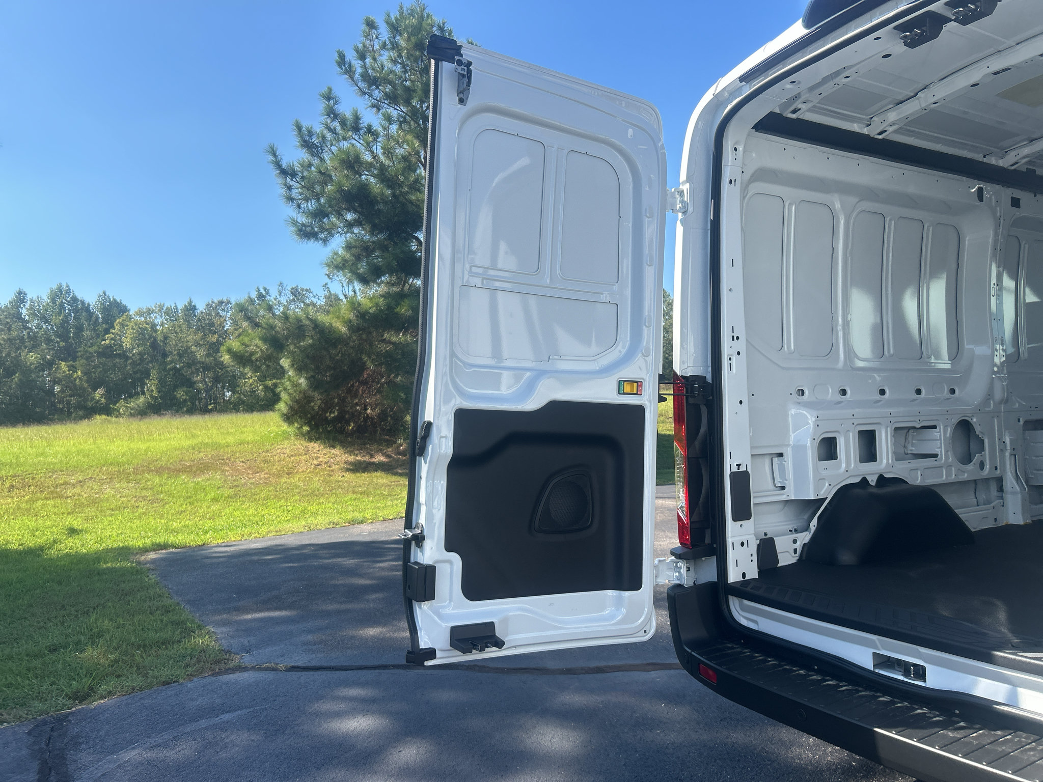 New 2027 Ford Transit 250 148 Medium Roof RWD image 23
