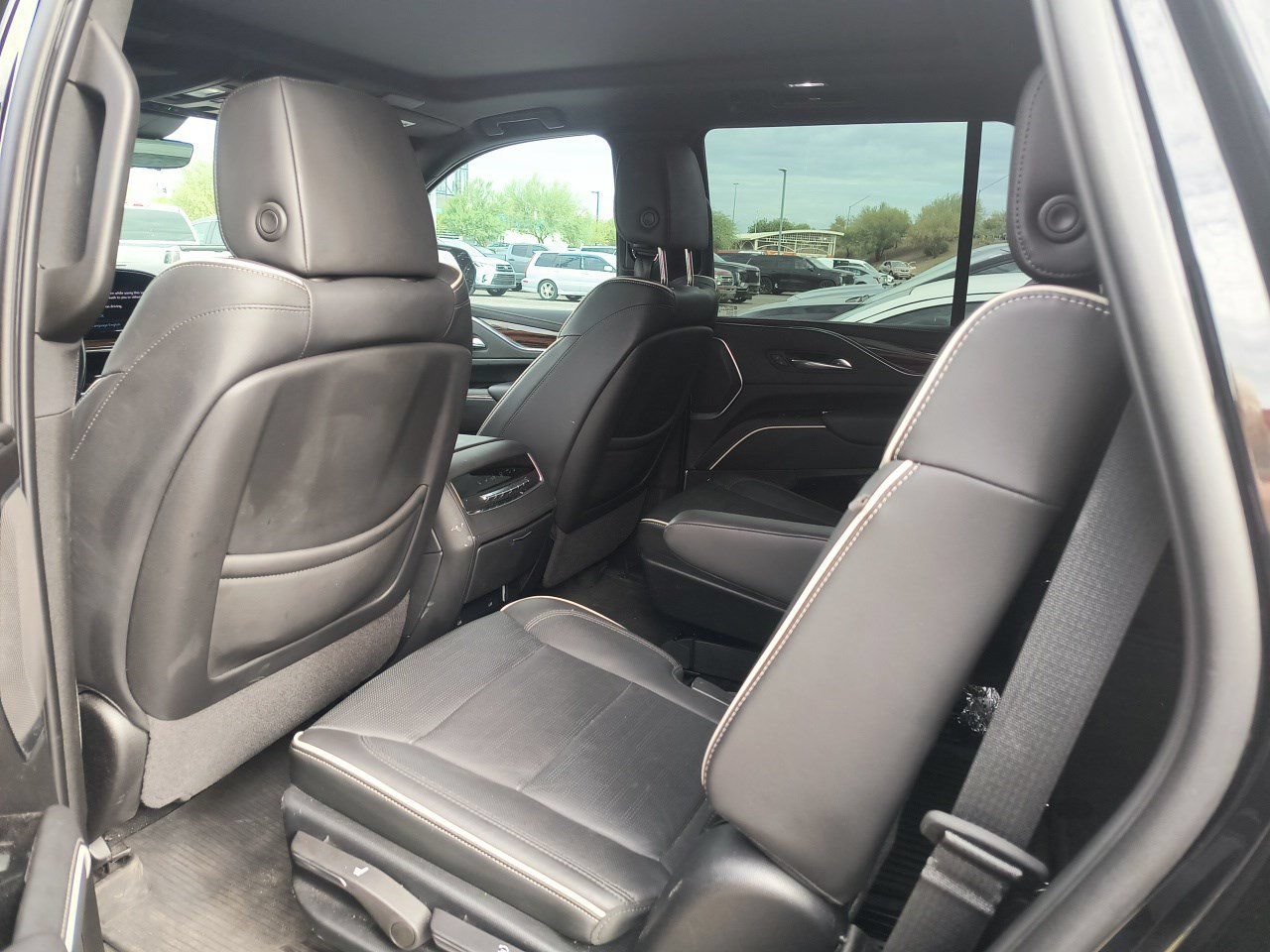 Used 2022 Cadillac Escalade Premium Luxury w/ Performance Package AWD/4WD image 4
