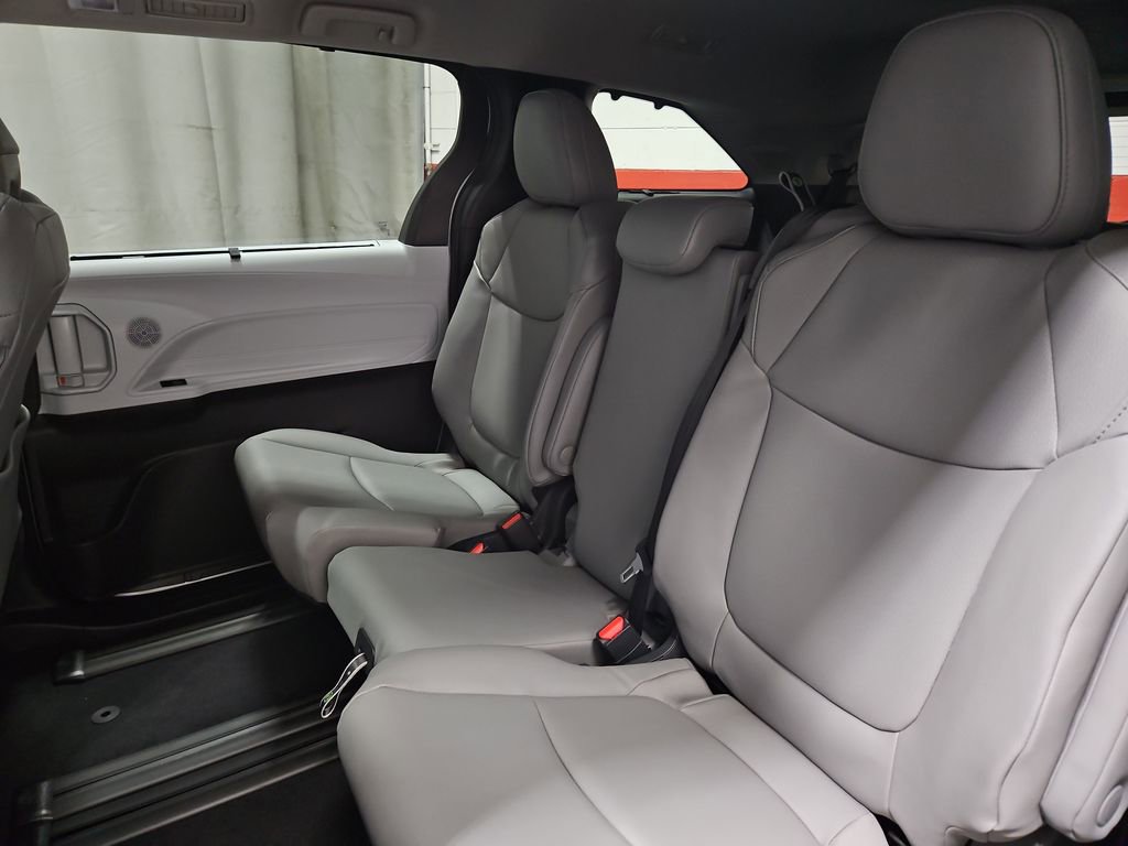 New 2026 Toyota Sienna XLE image 22