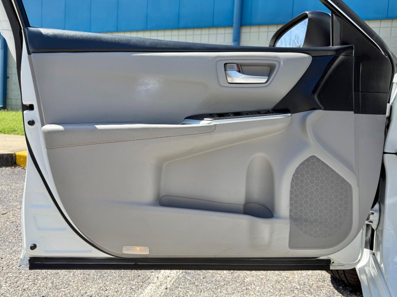 Used 2017 Toyota Camry LE FWD image 15