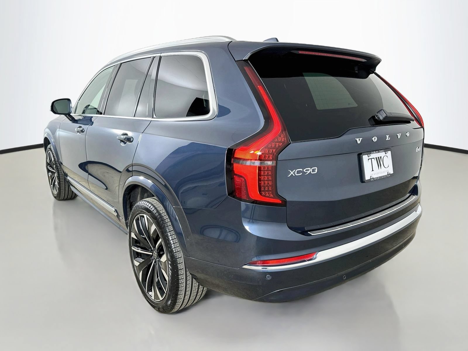 Used 2026 Volvo XC90 B6 Plus w/ Protection Package Premier AWD/4WD image 16