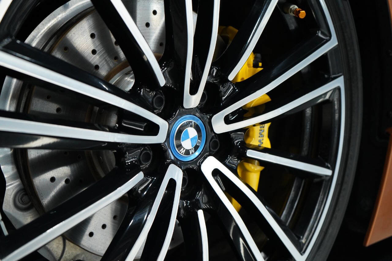 Used 2019 BMW i8 Roadster image 28