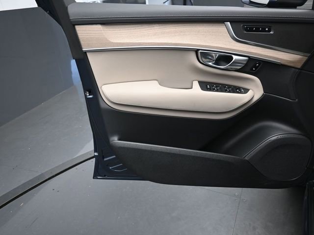 Used 2025 Volvo XC90 B5 Plus w/ Protection Package image 20
