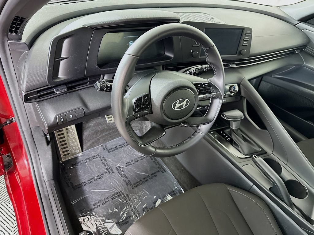 Certified 2025 Hyundai Elantra Sport FWD image 17