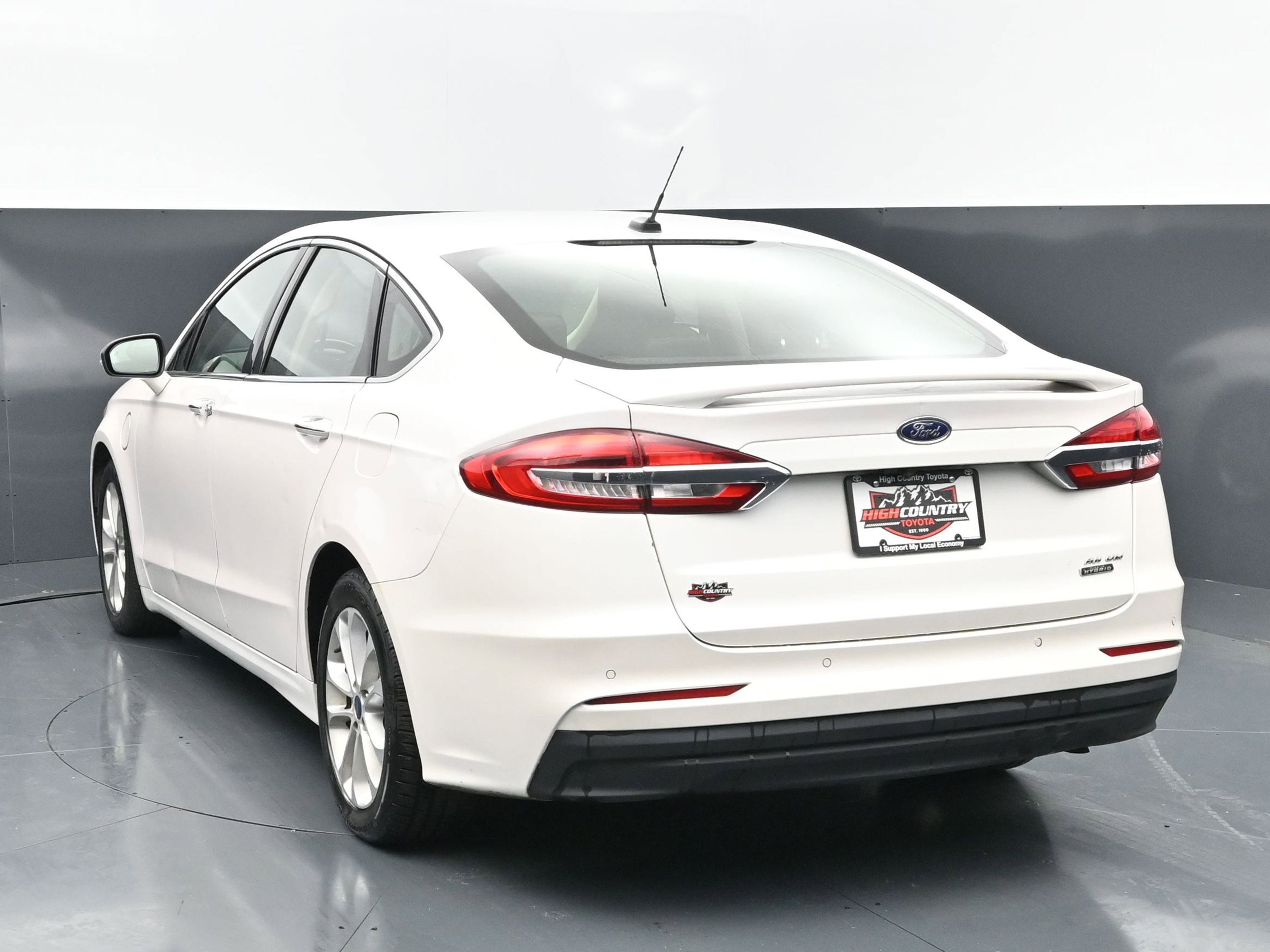 Used 2020 Ford Fusion Energi Titanium FWD image 4