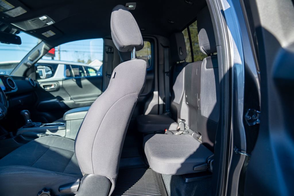 Used 2018 Toyota Tacoma TRD Sport w/ Technology Package image 18