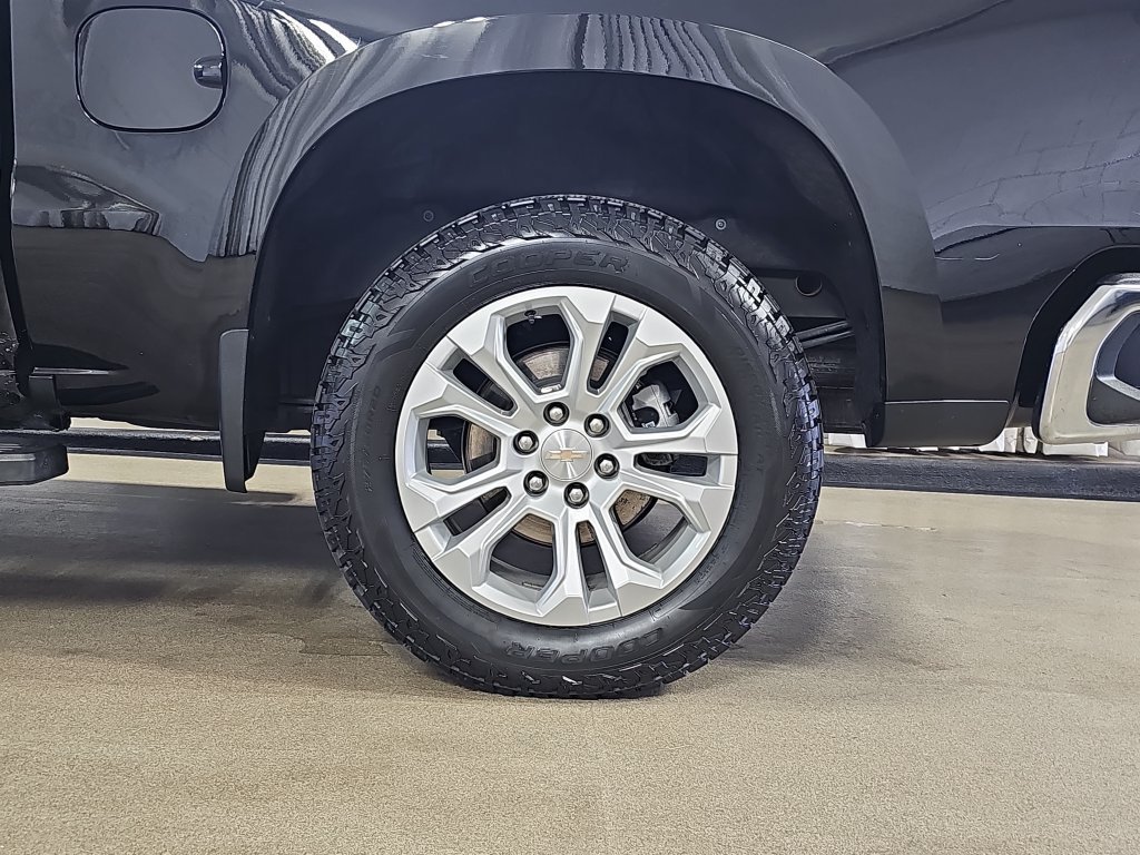 Certified 2022 Chevrolet Silverado 1500 LTZ w/ Technology Package AWD/4WD image 38