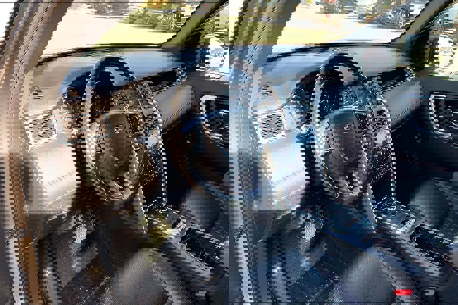 Certified 2019 Land Rover Discovery Sport SE image 16