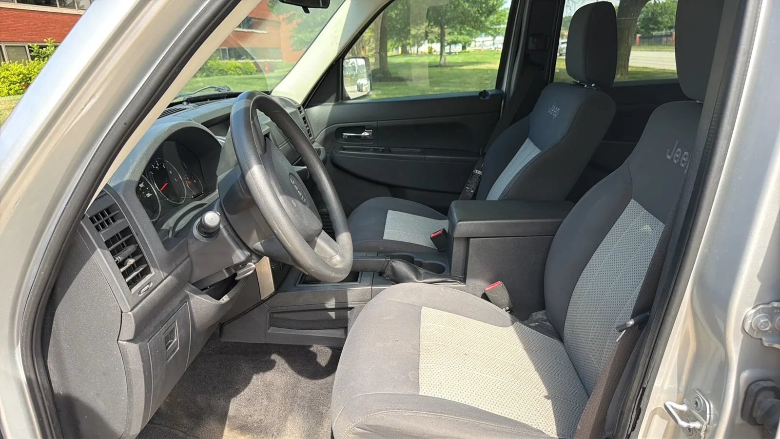 Used 2009 Jeep Liberty Sport w/ Popular Equipment Group AWD/4WD image 9