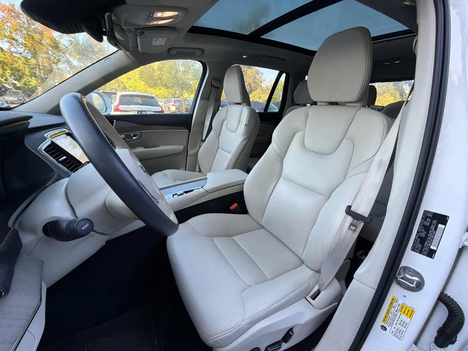 Used 2024 Volvo XC90 B6 Plus w/ Protection Package Premier AWD/4WD image 24