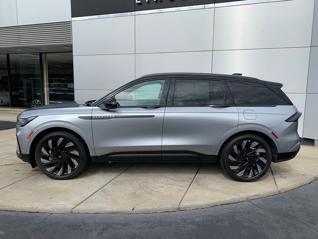 Certified 2024 Lincoln Nautilus Reserve w/ Jet Appearance Package (87T) AWD/4WD image 2