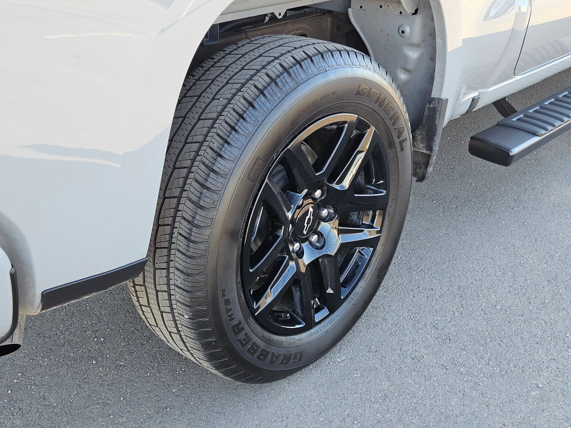 Used 2025 Chevrolet Silverado 1500 Custom image 13