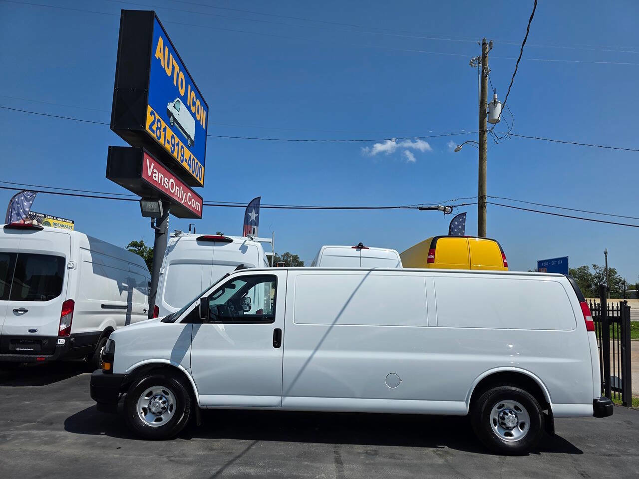 Used 2019 Chevrolet Express 3500 Extended w/ Driver Convenience Package RWD image 3