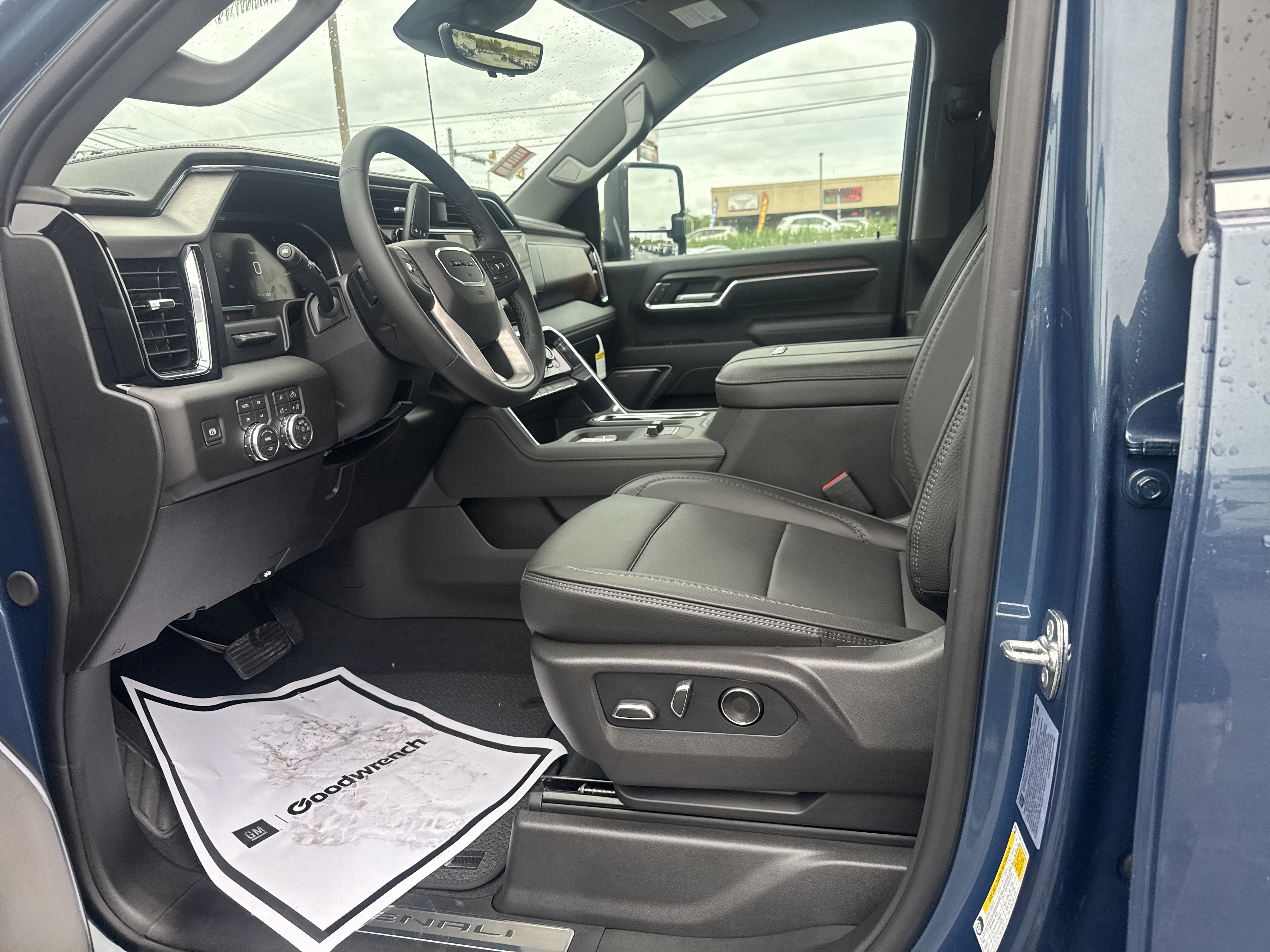New 2026 GMC Sierra 2500 Denali w/ Denali Reserve Package AWD/4WD image 12