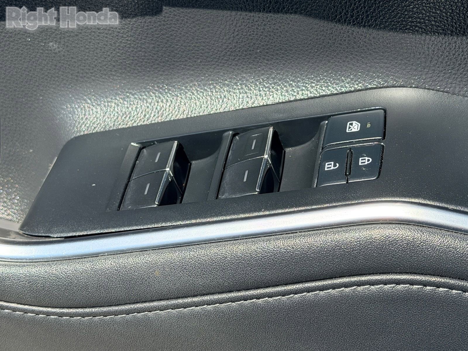 Used 2020 Toyota Highlander Platinum FWD image 18