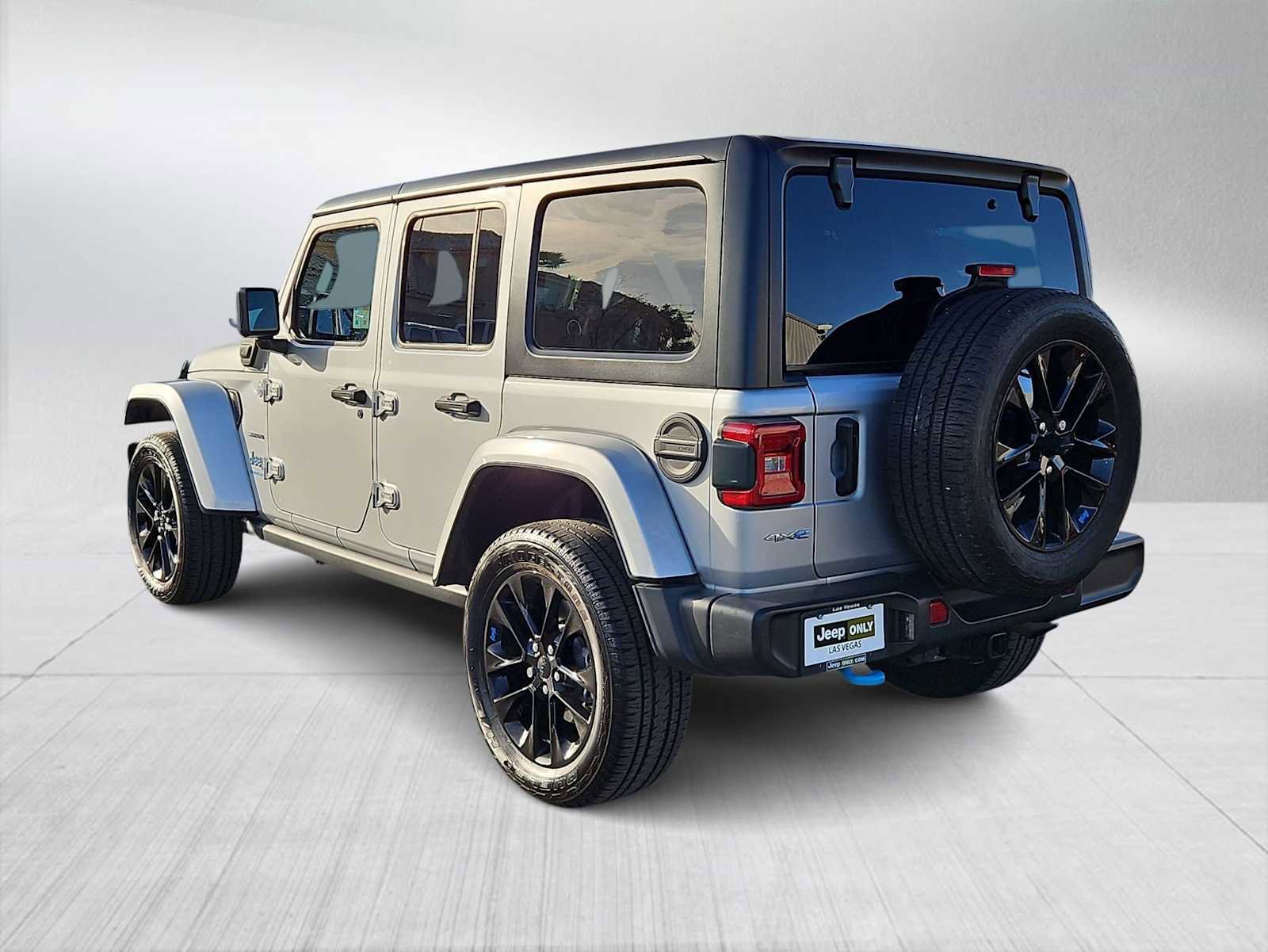Used 2023 Jeep Wrangler Sahara w/ Cold Weather Group image 6