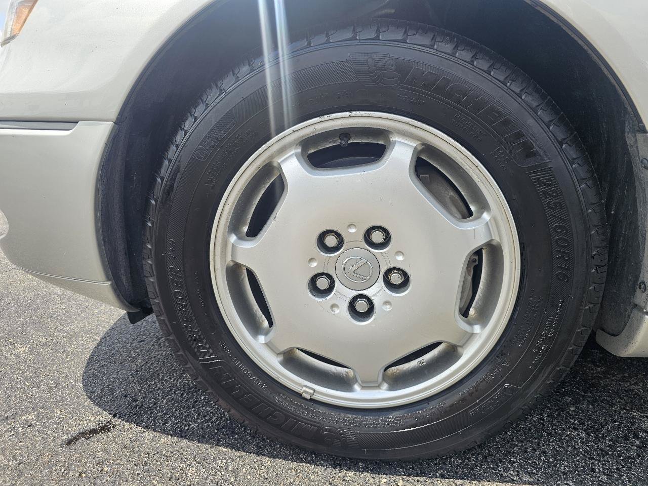 Used 2002 Lexus LS 430 RWD image 9