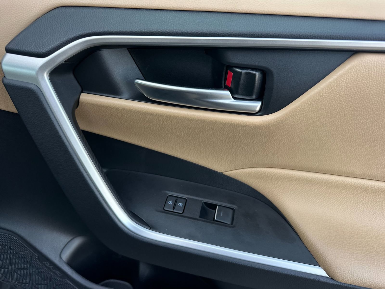 Used 2025 Toyota RAV4 XLE w/ Convenience Package AWD/4WD image 19