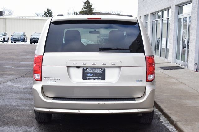 Used 2013 Dodge Grand Caravan SXT w/ Rear Park Assist Pkg image 5