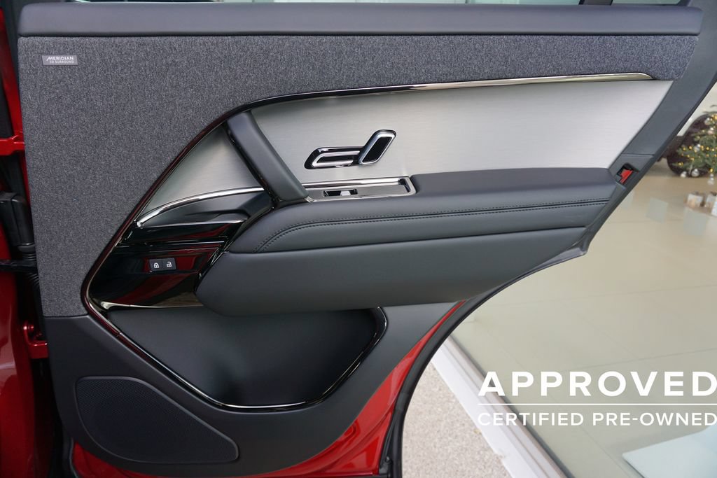 Used 2025 Land Rover Range Rover Sport Dynamic SE AWD/4WD image 25