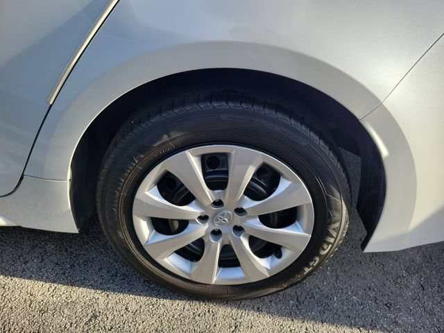 Used 2026 Toyota Corolla LE FWD image 5