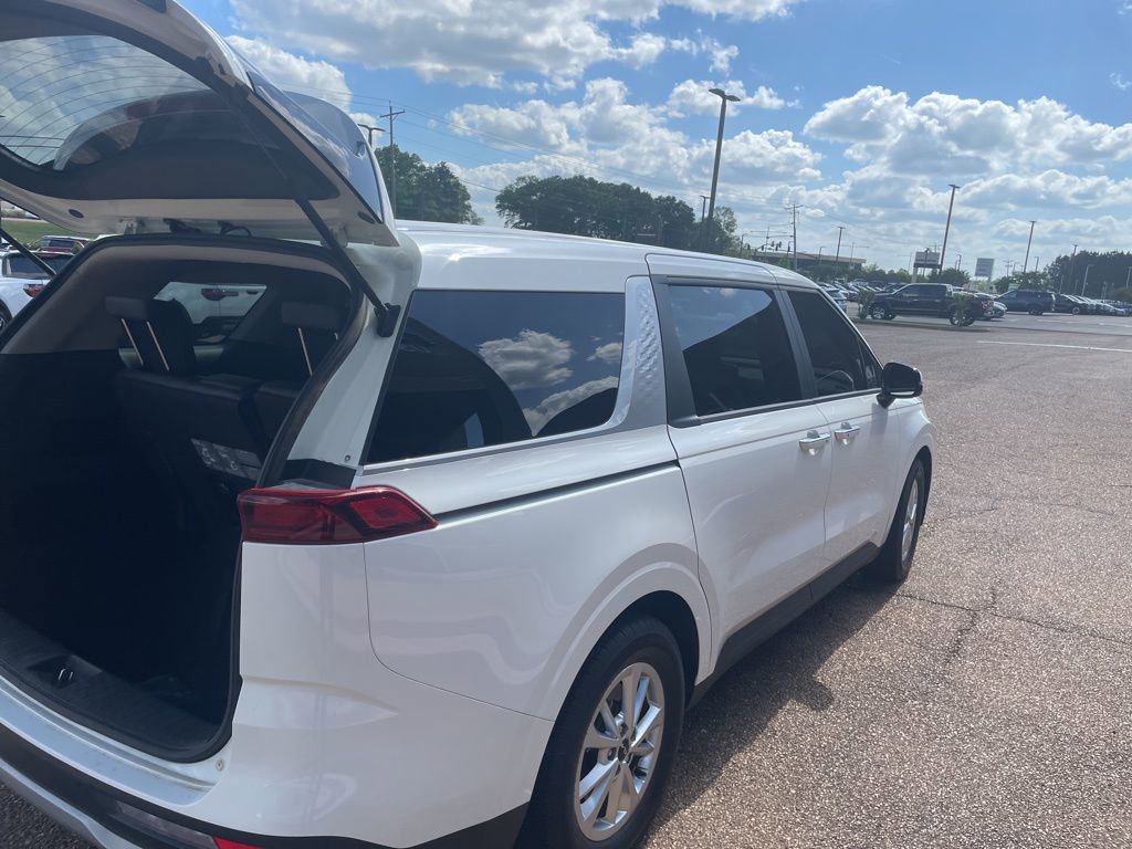 Used 2023 Kia Carnival LX image 9