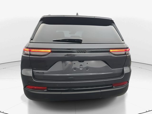 Used 2023 Jeep Grand Cherokee Altitude AWD/4WD image 8
