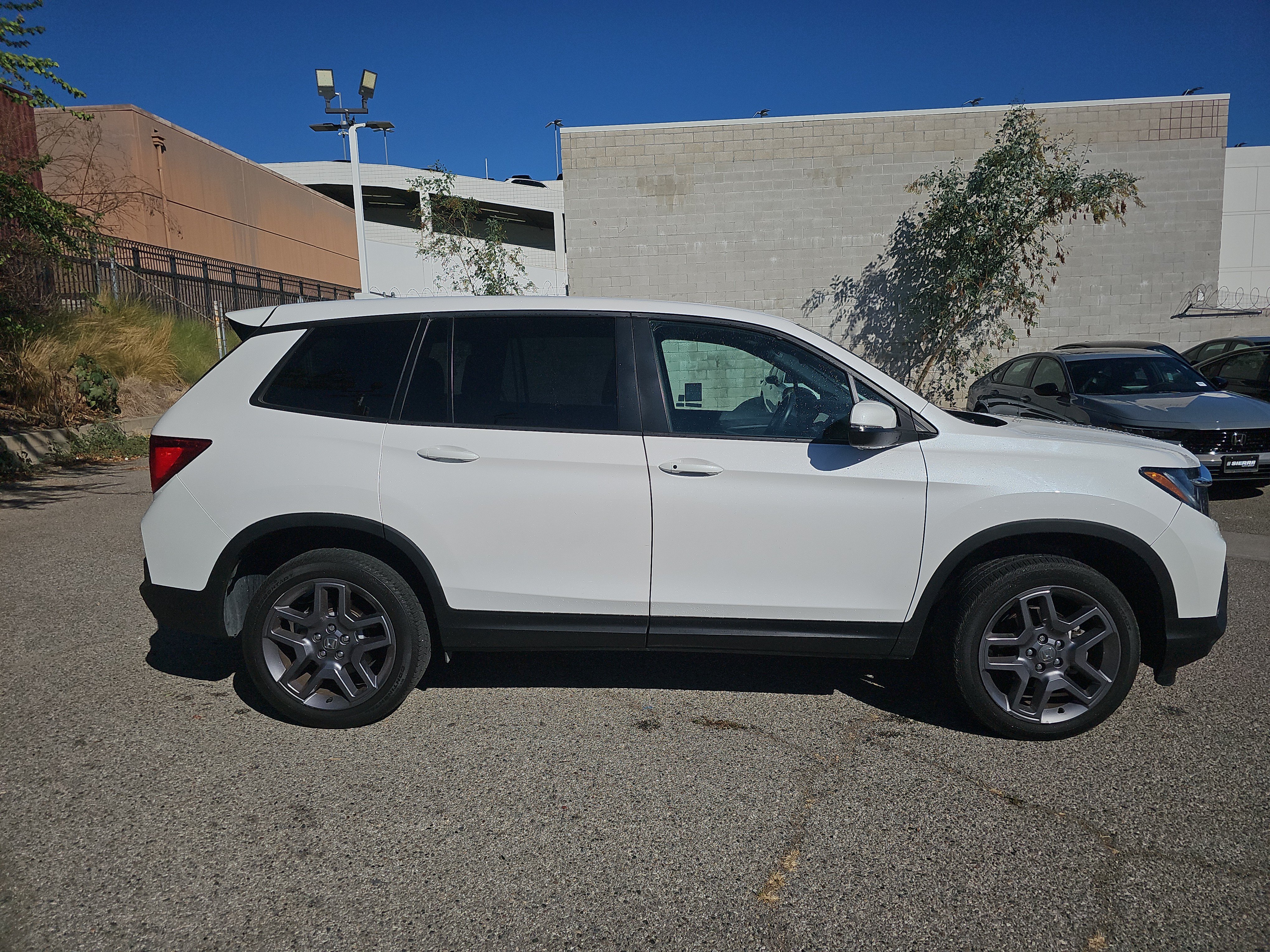 Used 2023 Honda Passport EX-L image 3