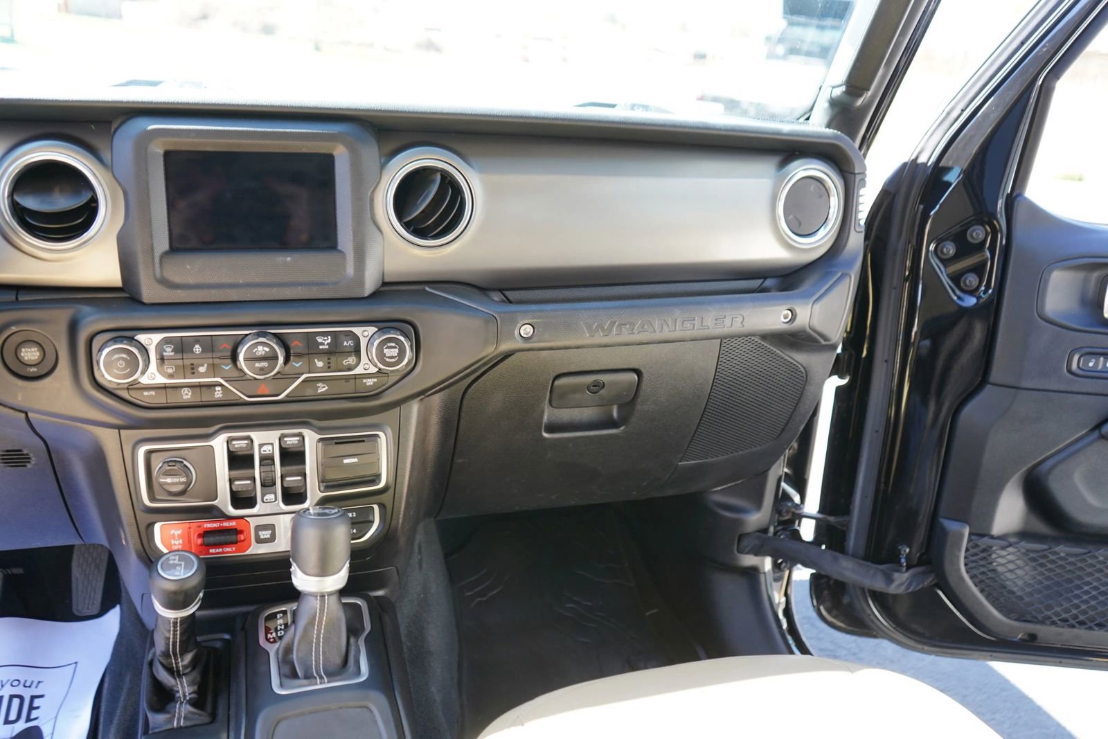 Used 2018 Jeep Wrangler Unlimited Rubicon image 10