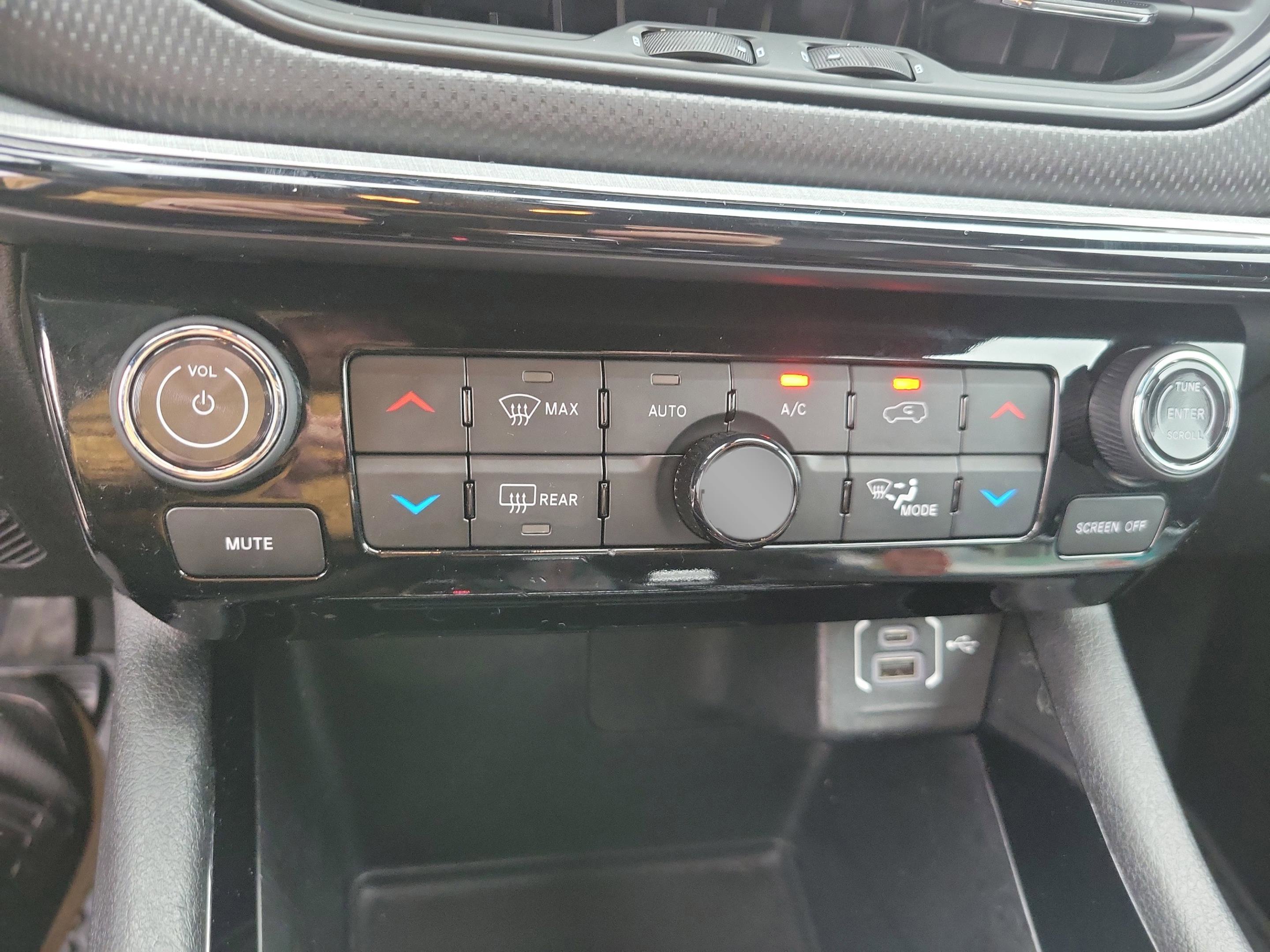 Used 2023 Jeep Compass Trailhawk image 30