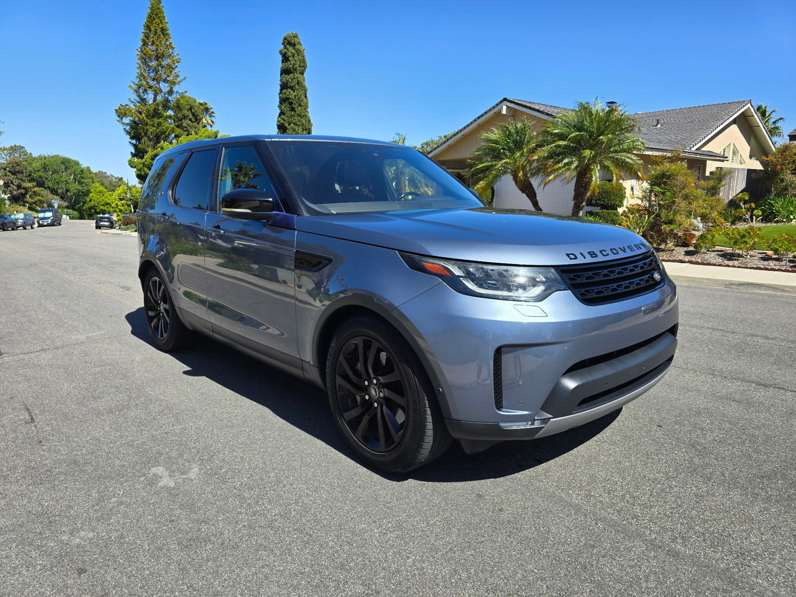 Used 2018 Land Rover Discovery HSE AWD/4WD image 6