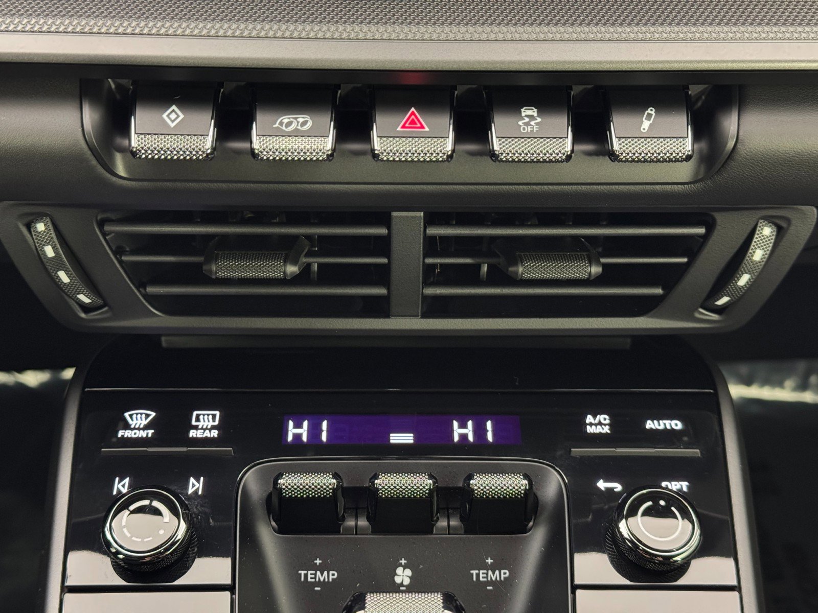 Used 2025 Porsche 911 Carrera image 35