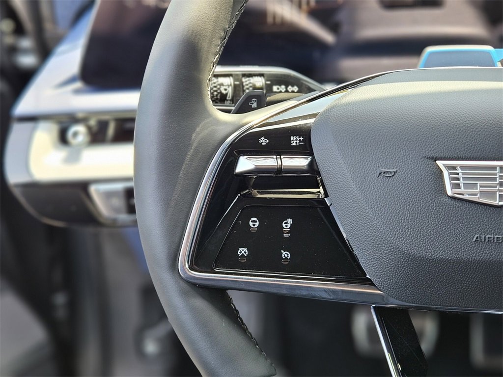 New 2025 Cadillac Optiq Luxury 2 image 23