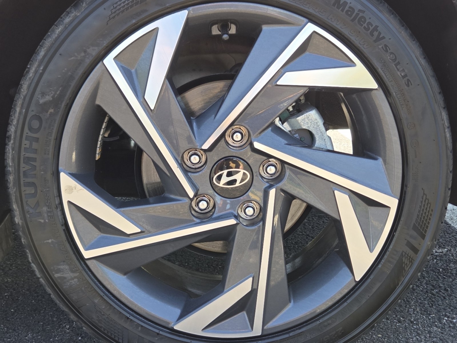 Used 2024 Hyundai Elantra Limited FWD image 14