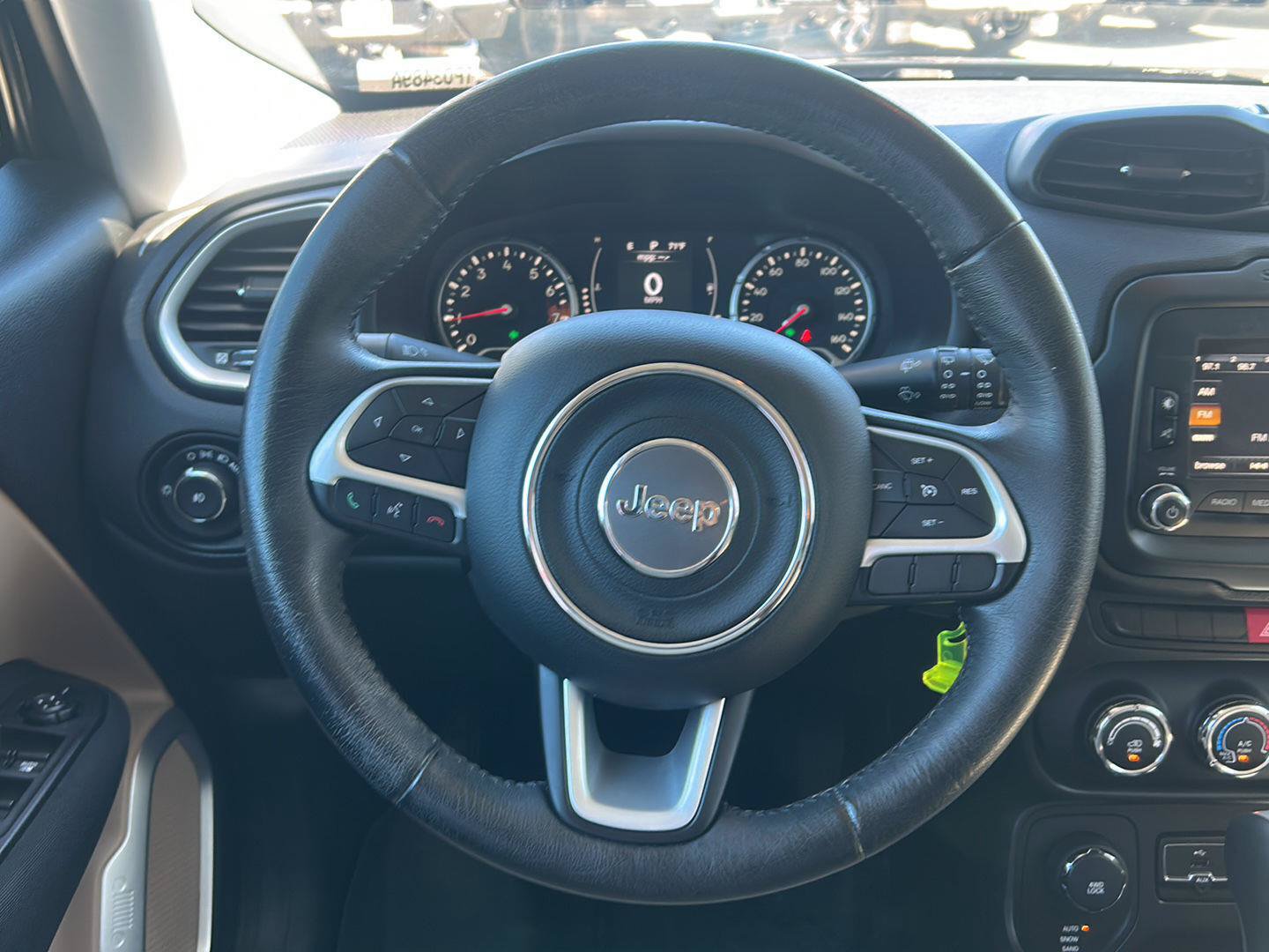 Used 2015 Jeep Renegade Latitude AWD/4WD image 19