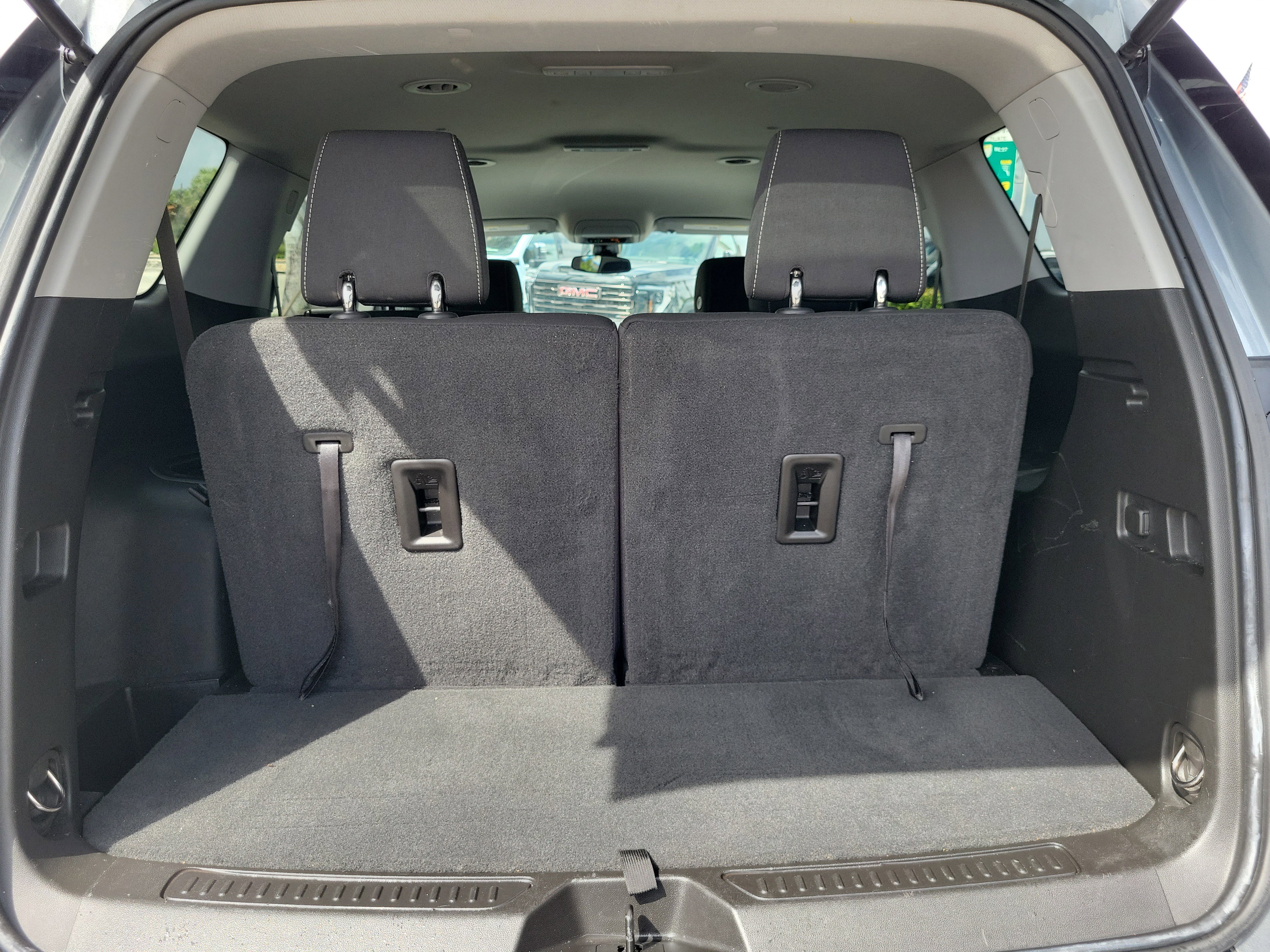 Used 2023 GMC Acadia SLE image 15